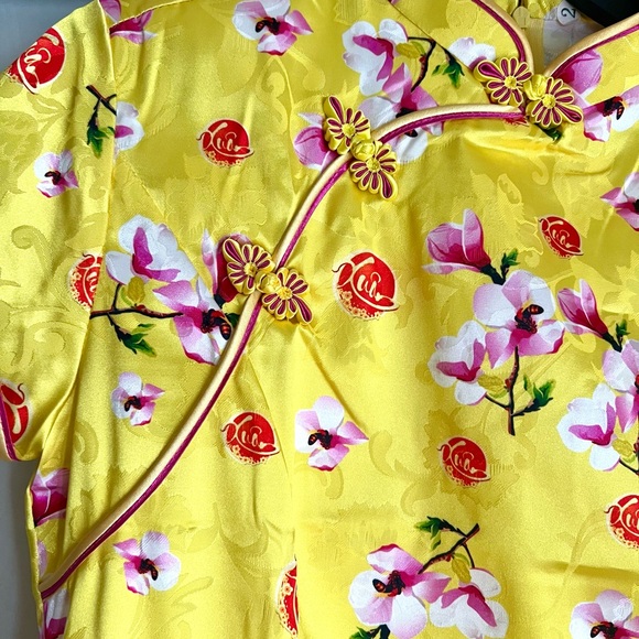 Sexy vibrant yellow Chinese dress - Picture 7 of 9